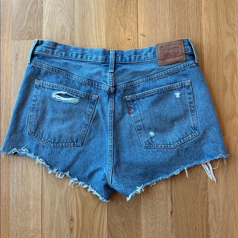 Levi’s Premium Denim Shorts 501 Distressed Ripped Size 31 - Picture 2 of 6